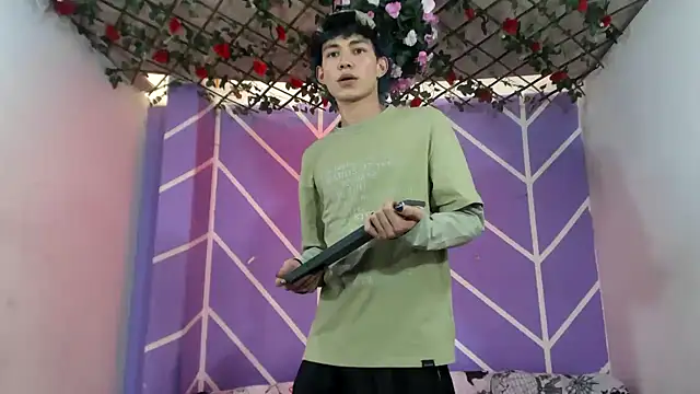 Snapshot of Maxxi_hot23 chatting on 09.13.25 Maxxi hot23 online show from 09.13.25