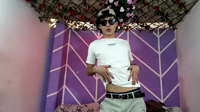 Snapshot of Maxxi_hot23 chatting on 09.19.25 Maxxi hot23 online show from 09.19.25