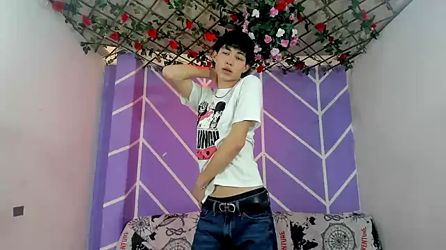 Snapshot of Maxxi_hot23 chatting on 10.11.25 Maxxi hot23 online show from 10.11.25