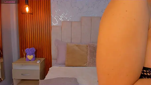 ScarlettWallace online show from 09.20.25