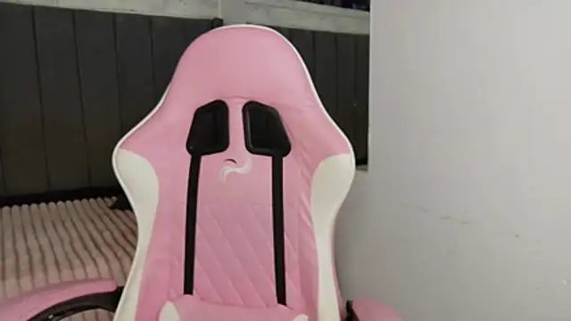 Snapshot of Aida_princess chatting on 10.29.25 Aida princess online show from 10.29.25