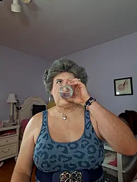 Snapshot of Victoriatv1 chatting on 10.18.25 Victoriatv1 online show from 10.18.25