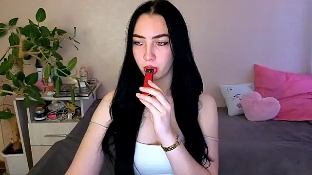 Snapshot of WildKittenX_ chatting on 06.14.26 WildKittenX online show from 06.14.26