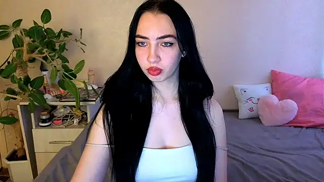 Snapshot of WildKittenX_ chatting on 06.17.26 WildKittenX online show from 06.17.26
