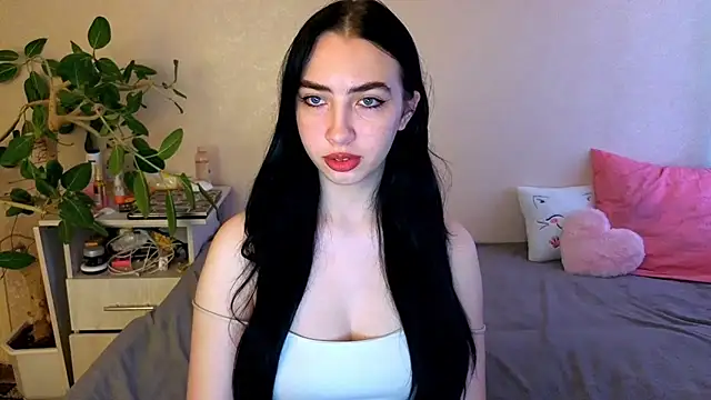 Snapshot of WildKittenX_ chatting on 06.19.26 WildKittenX online show from 06.19.26