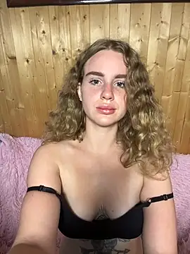 Snapshot of nemesidaM chatting on 09.08.25 nemesidaM online show from 09.08.25