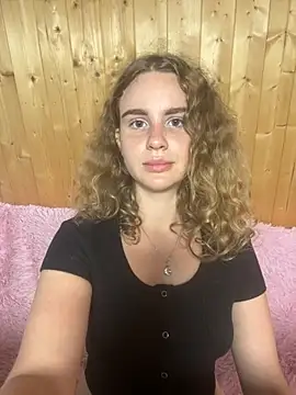 Snapshot of nemesidaM chatting on 09.09.25 nemesidaM online show from 09.09.25