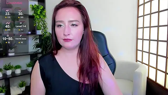 Snapshot of LinaFlawless chatting on 09.21.25 LinaFlawless online show from 09.21.25