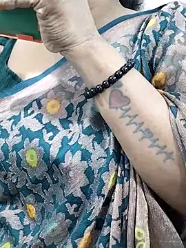 Snapshot of abinaya26 chatting on 10.28.25 abinaya26 online show from 10.28.25