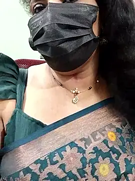 Snapshot of abinaya26 chatting on 10.28.25 abinaya26 online show from 10.28.25