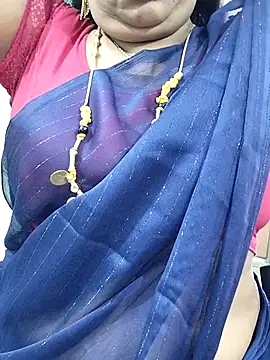 Snapshot of abinaya26 chatting on 11.08.25 abinaya26 online show from 11.08.25