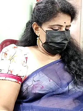 Snapshot of abinaya26 chatting on 11.11.25 abinaya26 online show from 11.11.25