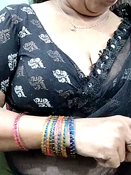 Snapshot of abinaya26 chatting on 11.12.25 abinaya26 online show from 11.12.25