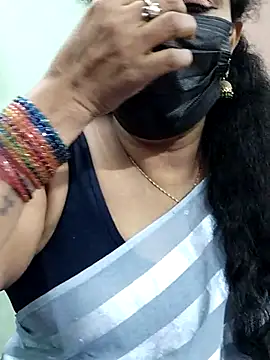 Snapshot of abinaya26 chatting on 11.13.25 abinaya26 online show from 11.13.25