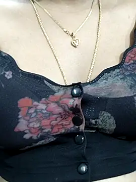 Snapshot of abinaya26 chatting on 11.14.25 abinaya26 online show from 11.14.25