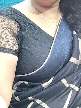 Snapshot of abinaya26 chatting on 11.25.25 abinaya26 online show from 11.25.25