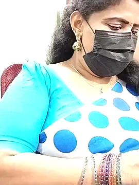 Snapshot of abinaya26 chatting on 11.27.25 abinaya26 online show from 11.27.25