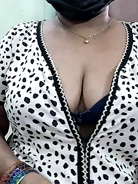 Snapshot of abinaya26 chatting on 12.05.25 abinaya26 online show from 12.05.25