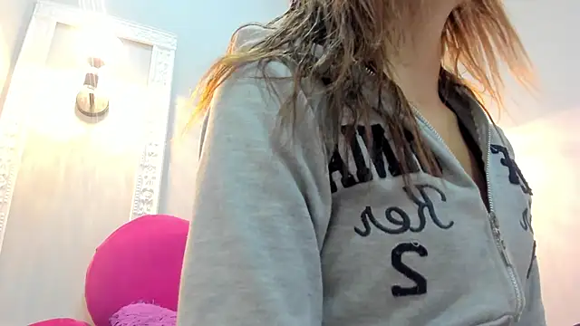 Bonniie 22 online show from 09.18.25