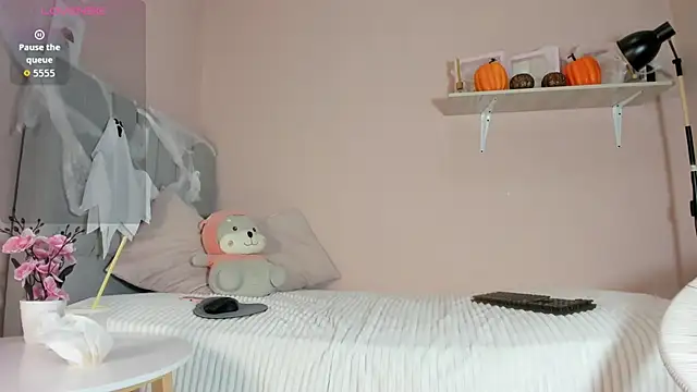 Snapshot of mary_cute9 chatting on 10.28.25 mary cute9 online show from 10.28.25