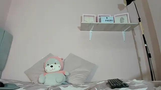 Snapshot of mary_cute9 chatting on 11.03.25 mary cute9 online show from 11.03.25