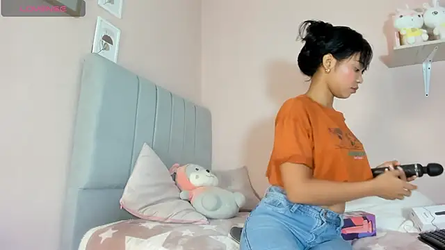 Snapshot of mary_cute9 chatting on 11.19.25 mary cute9 online show from 11.19.25