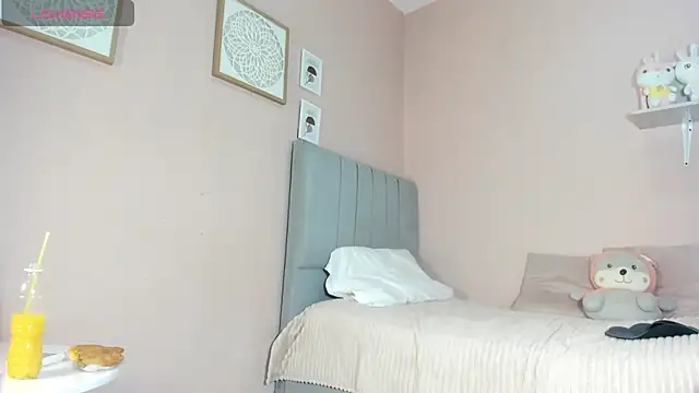 Snapshot of mary_cute9 chatting on 11.22.25 mary cute9 online show from 11.22.25