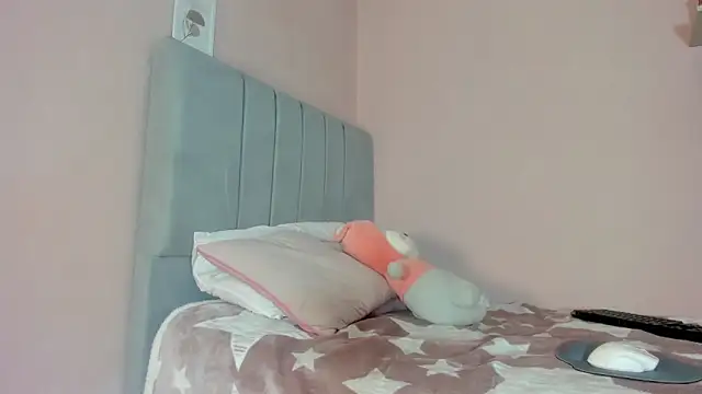 Snapshot of mary_cute9 chatting on 12.14.25 mary cute9 online show from 12.14.25