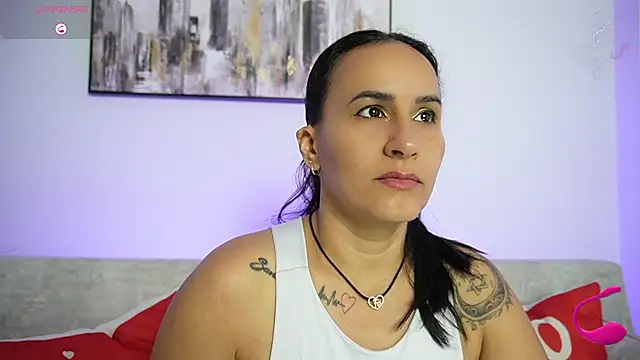 Sara Charmy online show from 11.18.25