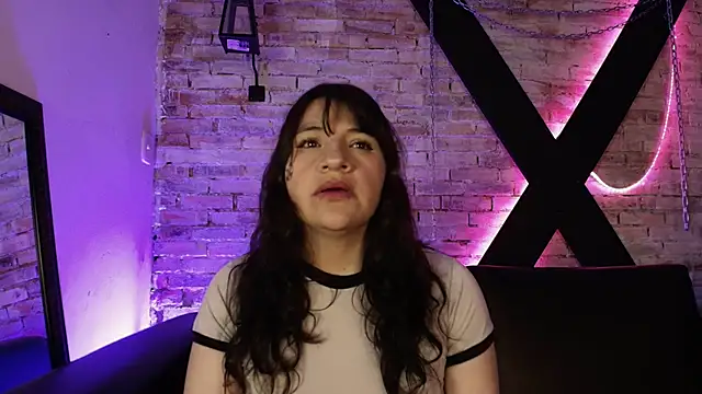 Snapshot of TaraTaylorr chatting on 03.20.25 TaraTaylorr online show from 03.20.25