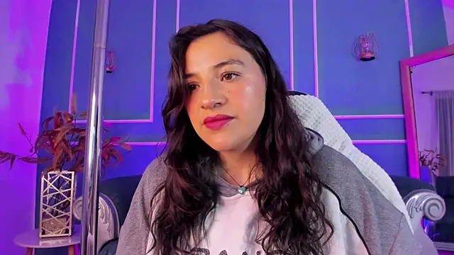 Snapshot of TaraTaylorr chatting on 09.18.25 TaraTaylorr online show from 09.18.25