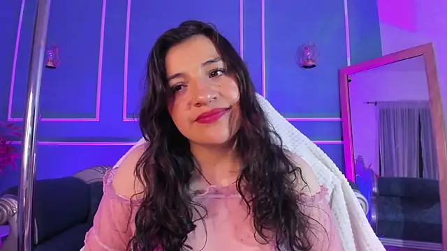 Snapshot of TaraTaylorr chatting on 09.20.25 TaraTaylorr online show from 09.20.25