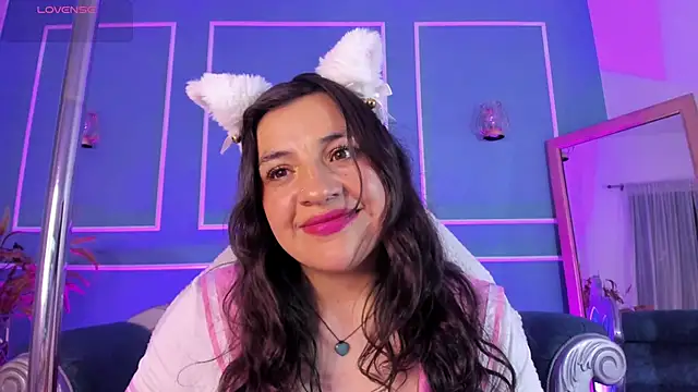 Snapshot of TaraTaylorr chatting on 09.28.25 TaraTaylorr online show from 09.28.25