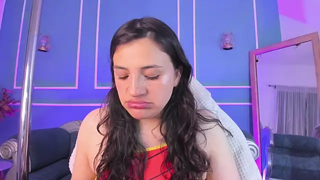 Snapshot of TaraTaylorr chatting on 10.08.25 TaraTaylorr online show from 10.08.25