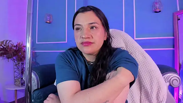 Snapshot of TaraTaylorr chatting on 10.13.25 TaraTaylorr online show from 10.13.25