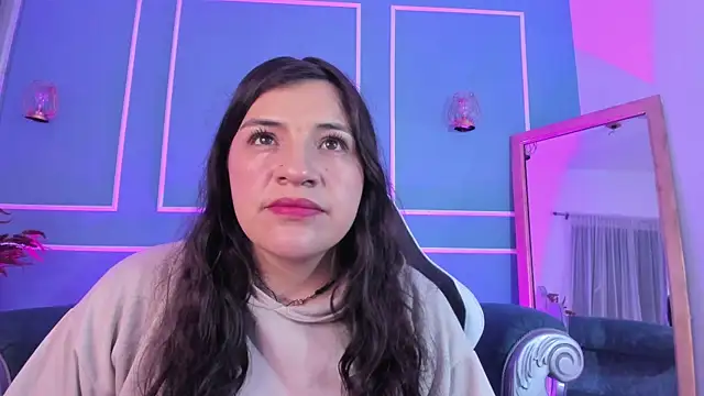 Snapshot of TaraTaylorr chatting on 10.14.25 TaraTaylorr online show from 10.14.25