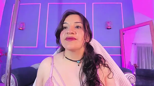 Snapshot of TaraTaylorr chatting on 10.18.25 TaraTaylorr online show from 10.18.25