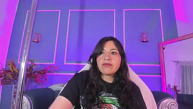 Snapshot of TaraTaylorr chatting on 10.22.25 TaraTaylorr online show from 10.22.25