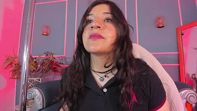 Snapshot of TaraTaylorr chatting on 10.23.25 TaraTaylorr online show from 10.23.25