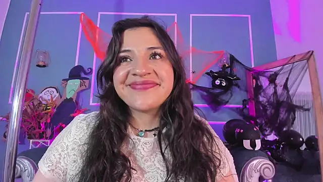 Snapshot of TaraTaylorr chatting on 10.26.25 TaraTaylorr online show from 10.26.25