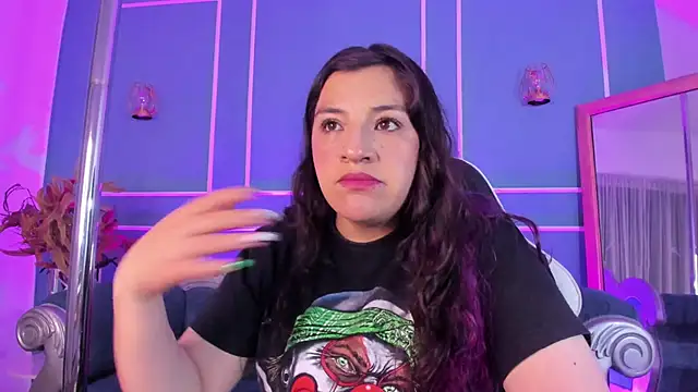 Snapshot of TaraTaylorr chatting on 11.13.25 TaraTaylorr online show from 11.13.25