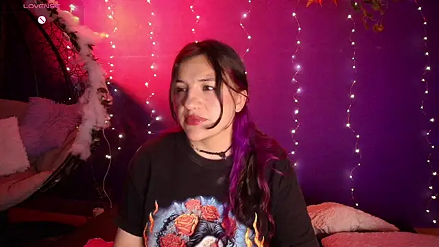 Snapshot of TaraTaylorr chatting on 11.16.25 TaraTaylorr online show from 11.16.25