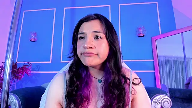 Snapshot of TaraTaylorr chatting on 11.18.25 TaraTaylorr online show from 11.18.25