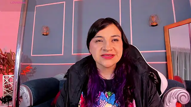 Snapshot of TaraTaylorr chatting on 11.21.25 TaraTaylorr online show from 11.21.25