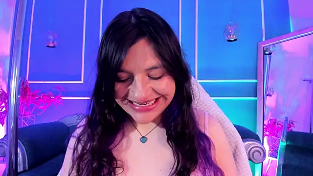 Snapshot of TaraTaylorr chatting on 12.05.25 TaraTaylorr online show from 12.05.25