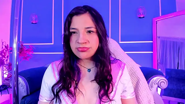 Snapshot of TaraTaylorr chatting on 12.15.25 TaraTaylorr online show from 12.15.25