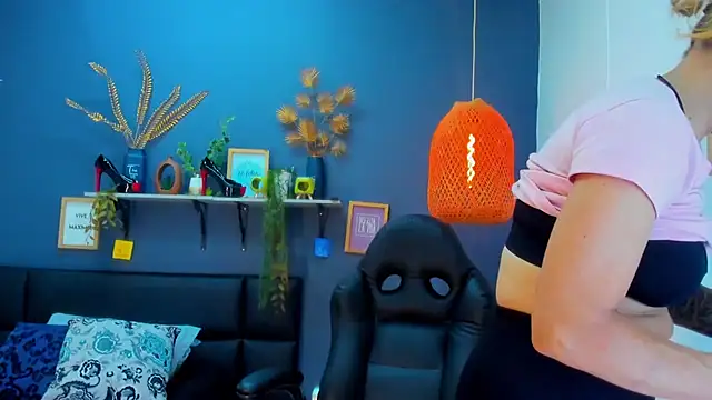 yessila parker online show from 02.28.26