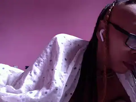 Ladyzee25 online show from 02.24.26