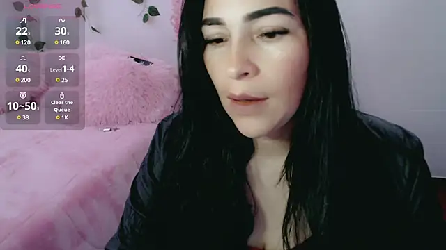 Snapshot of luna_lgomez_ chatting on 03.07.25 luna lgomez  online show from 03.07.25