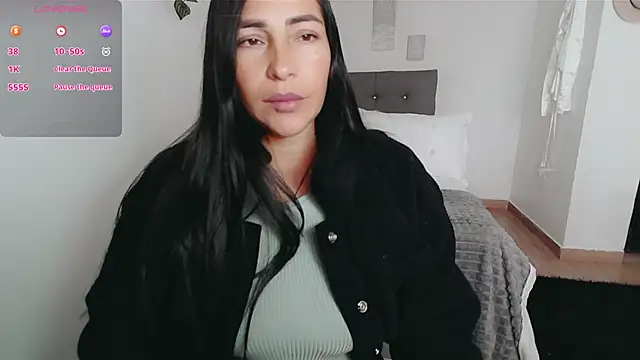 luna lgomez  online show from 11.26.25